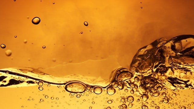 oil-close-up-640x360.jpg